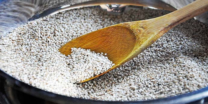 Gomasio, graines de sésame grillées au sel